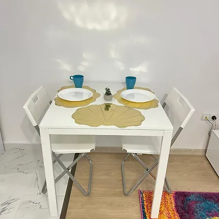 Apartment Santorini Modern And Cosy Near Unss And Nsa W Wifi *